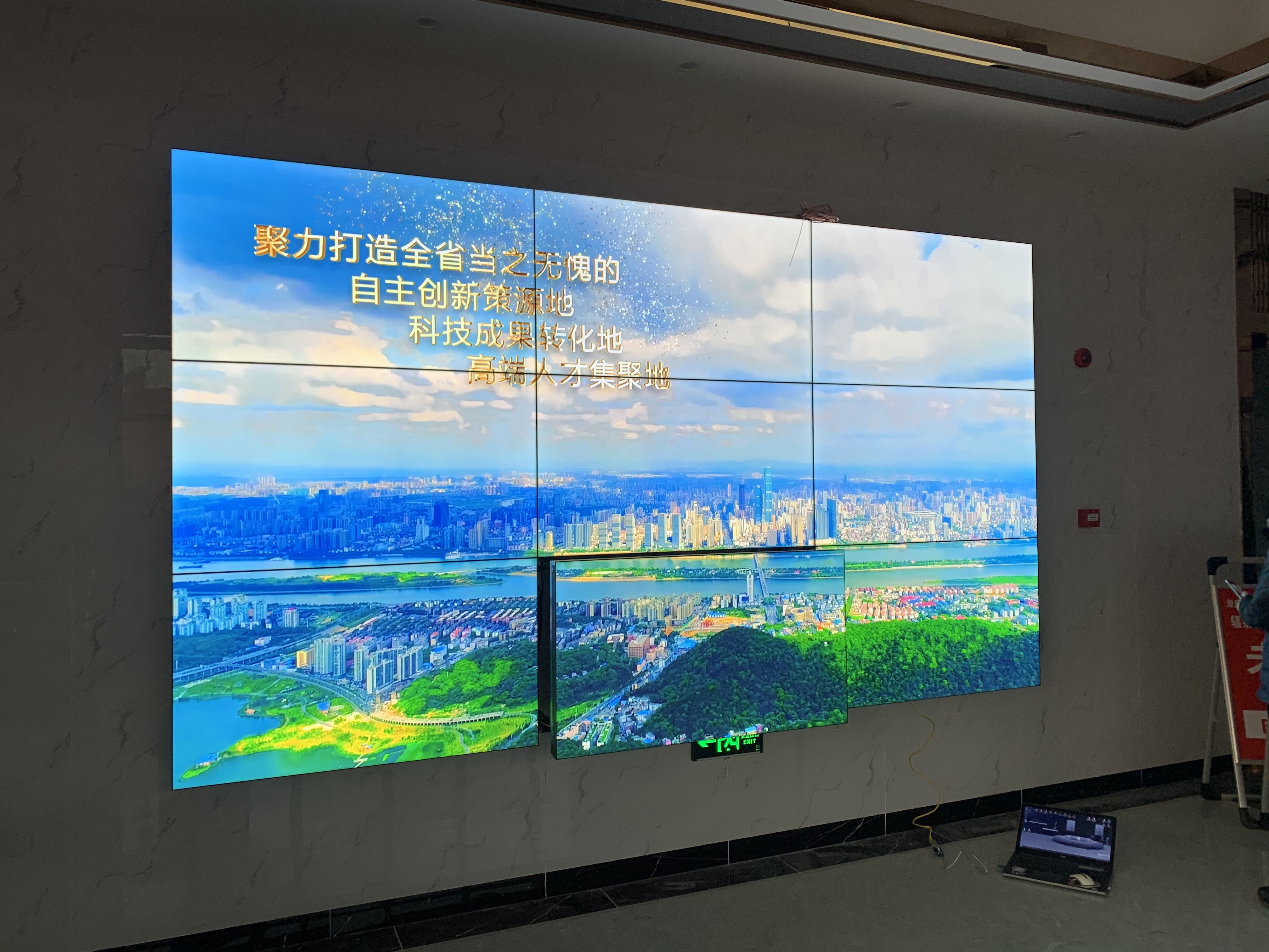 湖南省长沙55寸3.5mm（3*3）液晶拼接屏安装展示
