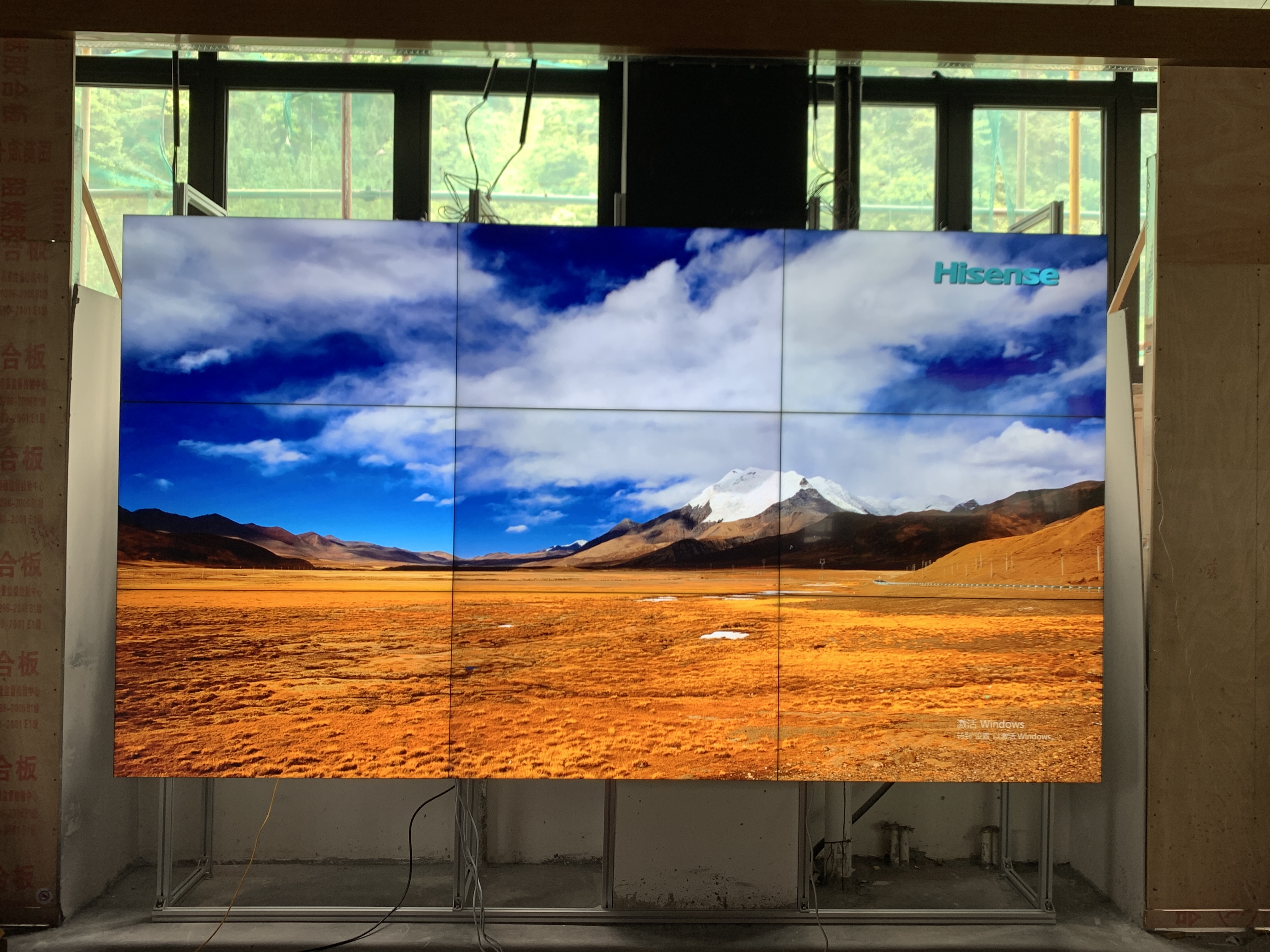 LG55寸1.8mm液晶拼接屏-落地支架-四川省绵竹