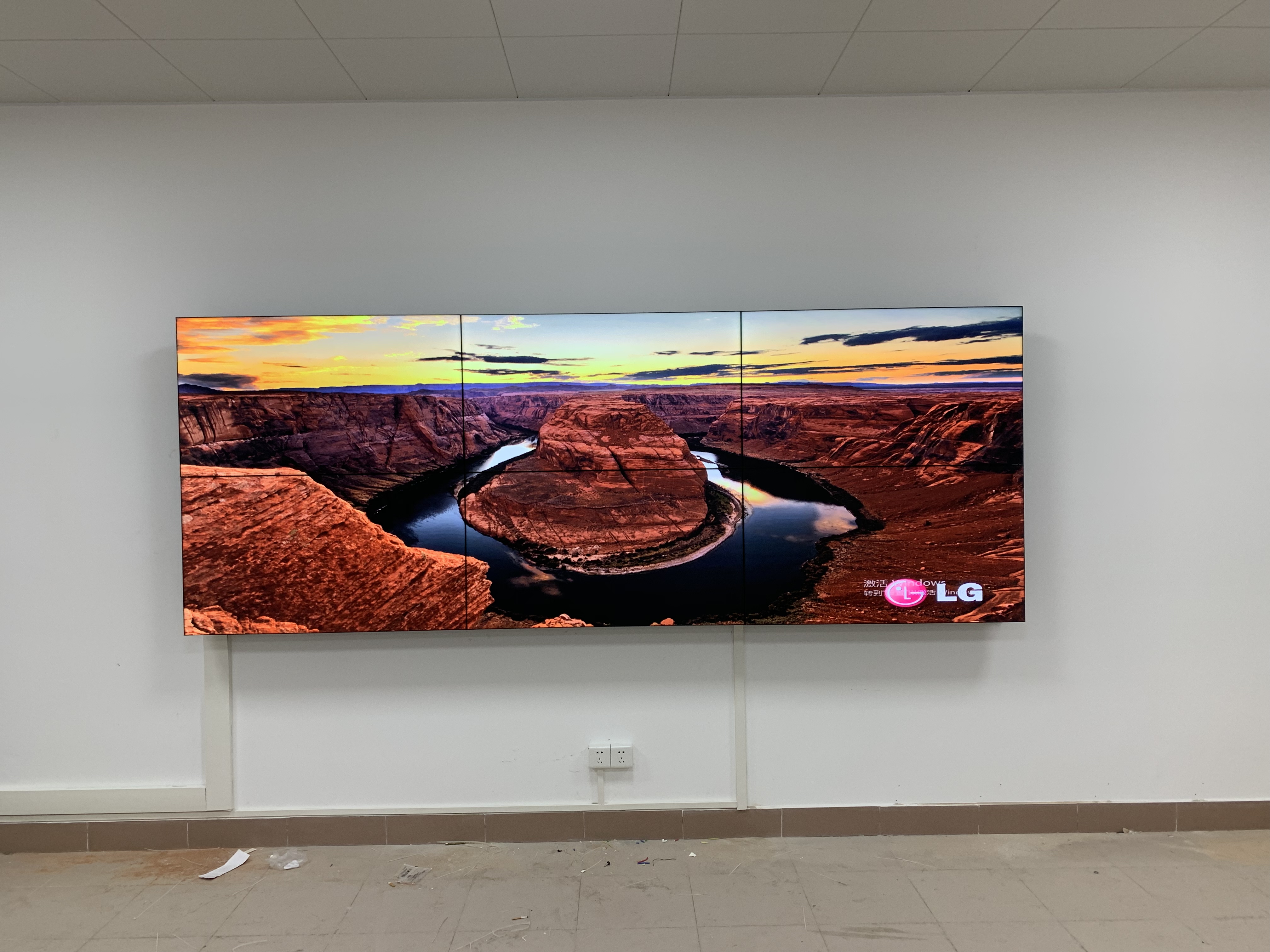 49寸3.5mm京东方液晶拼接屏-HDMI 08-08矩阵-广州市海珠安装展示